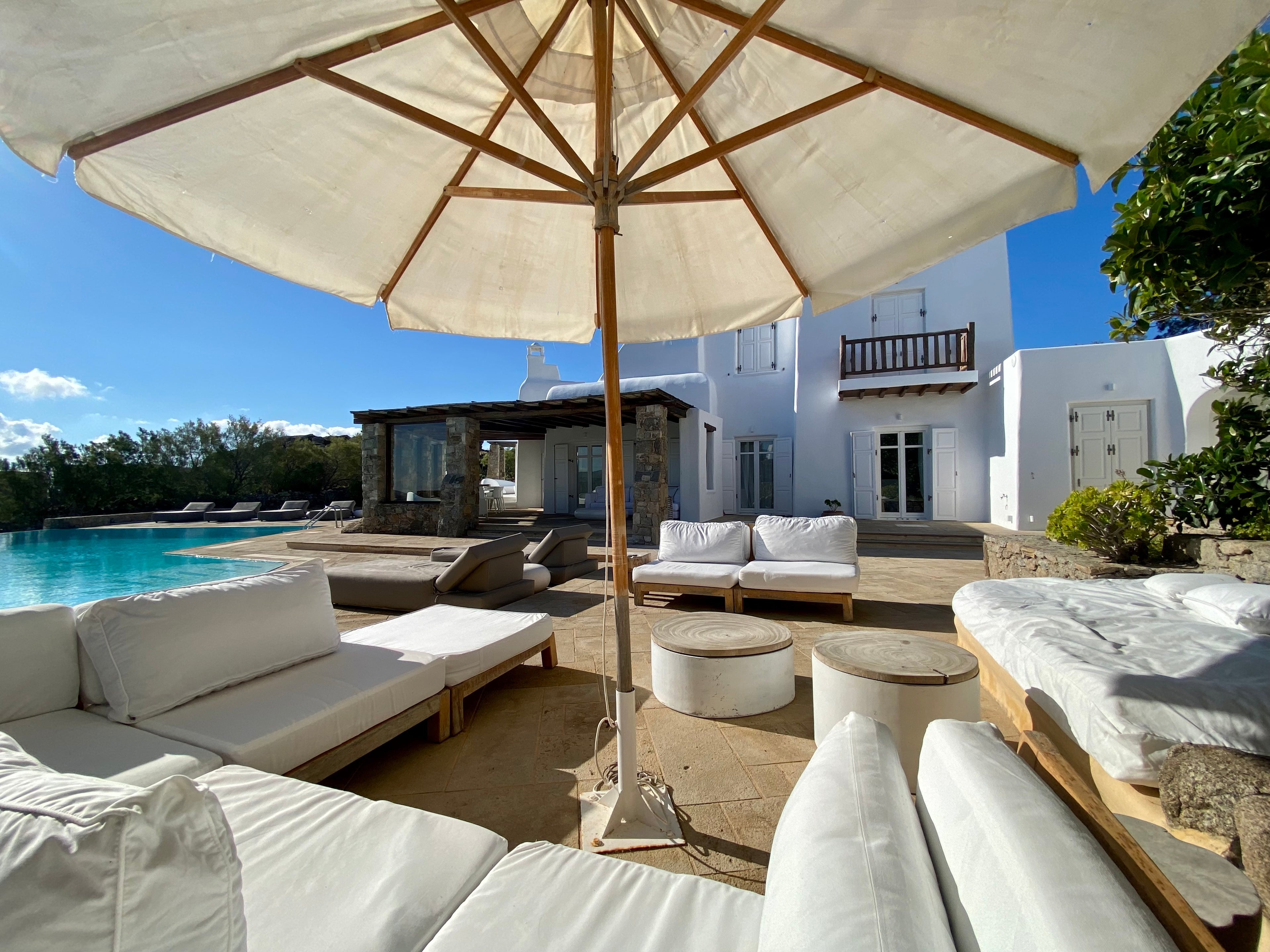 Alura Villa