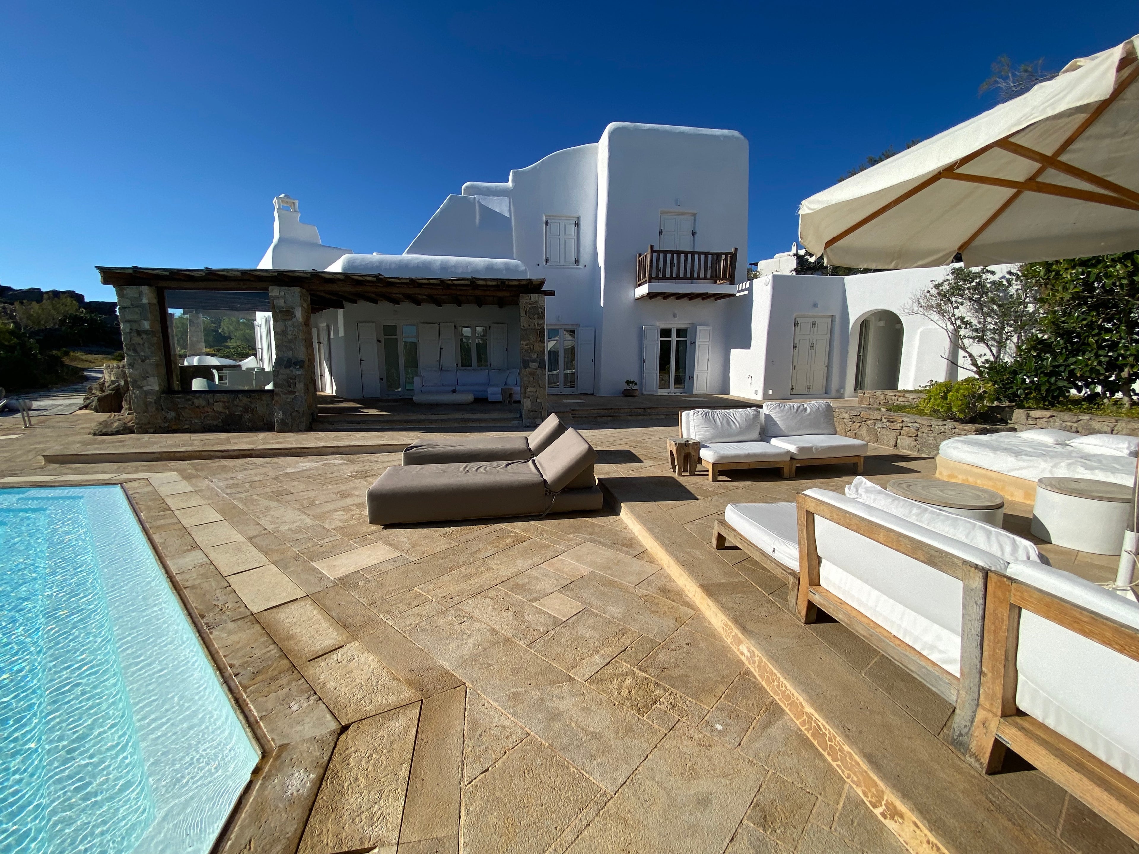 Alura Villa