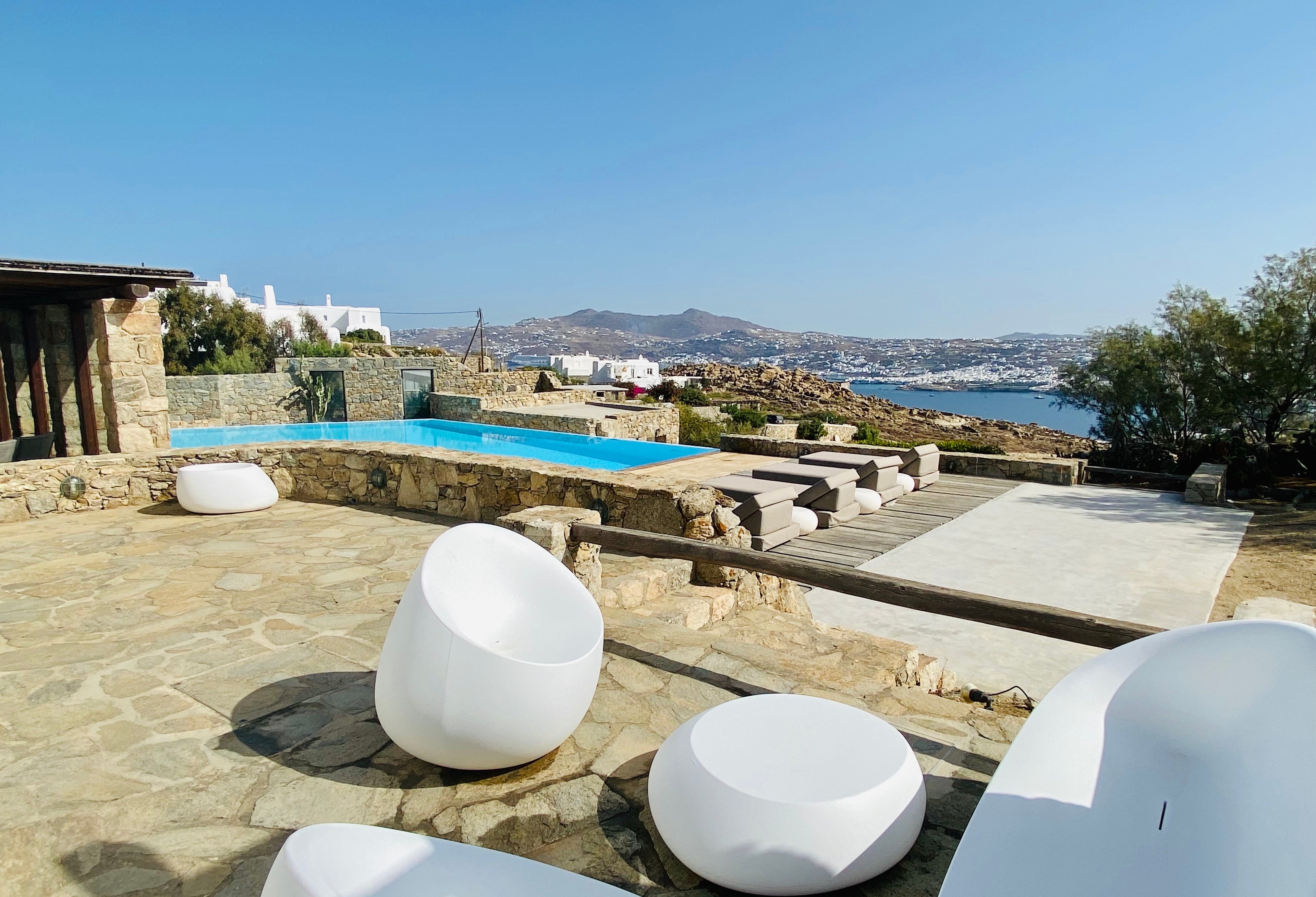 Alura Villa