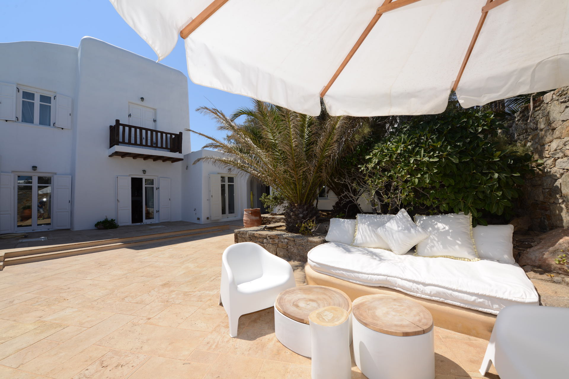 Alura Villa