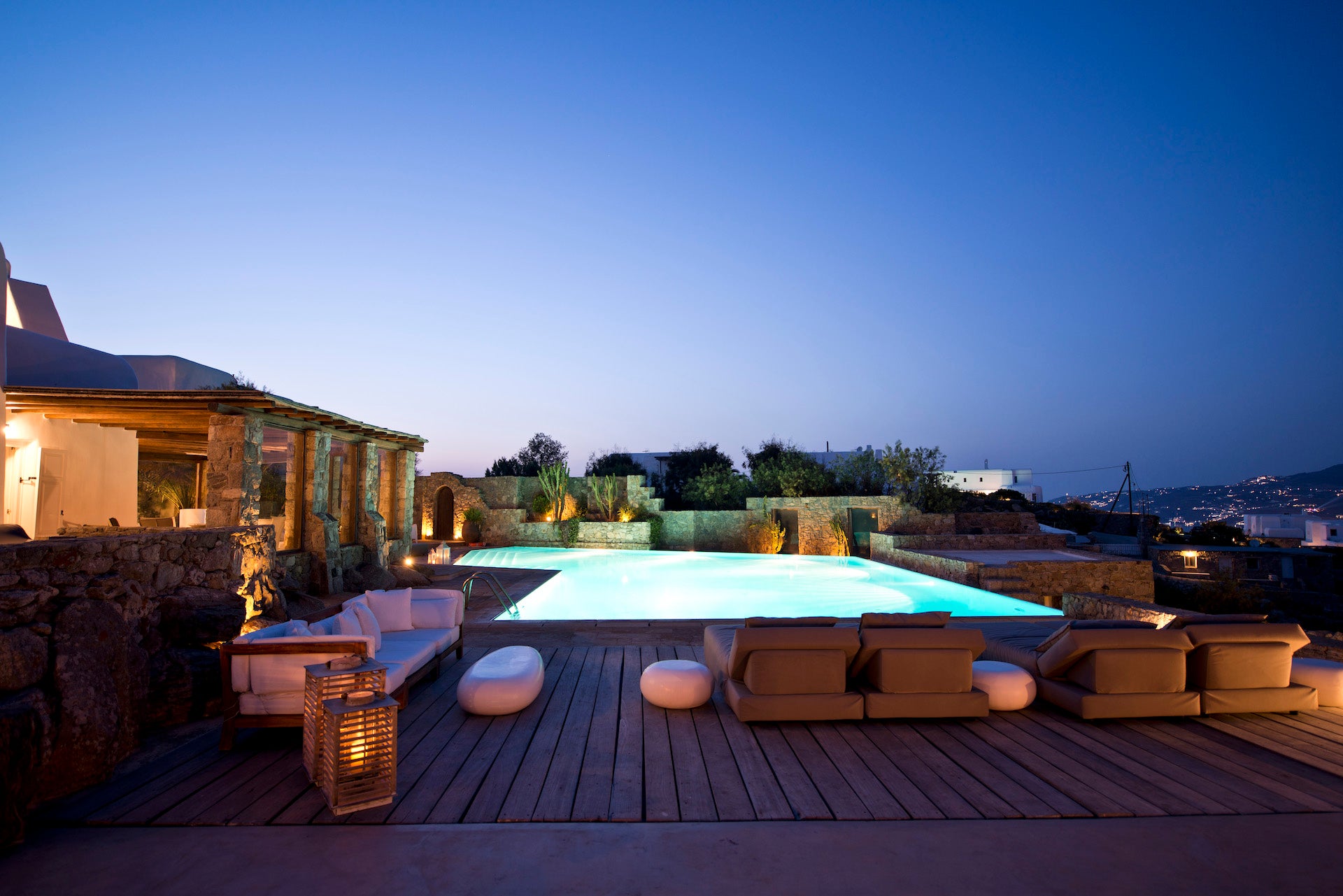 Alura Villa