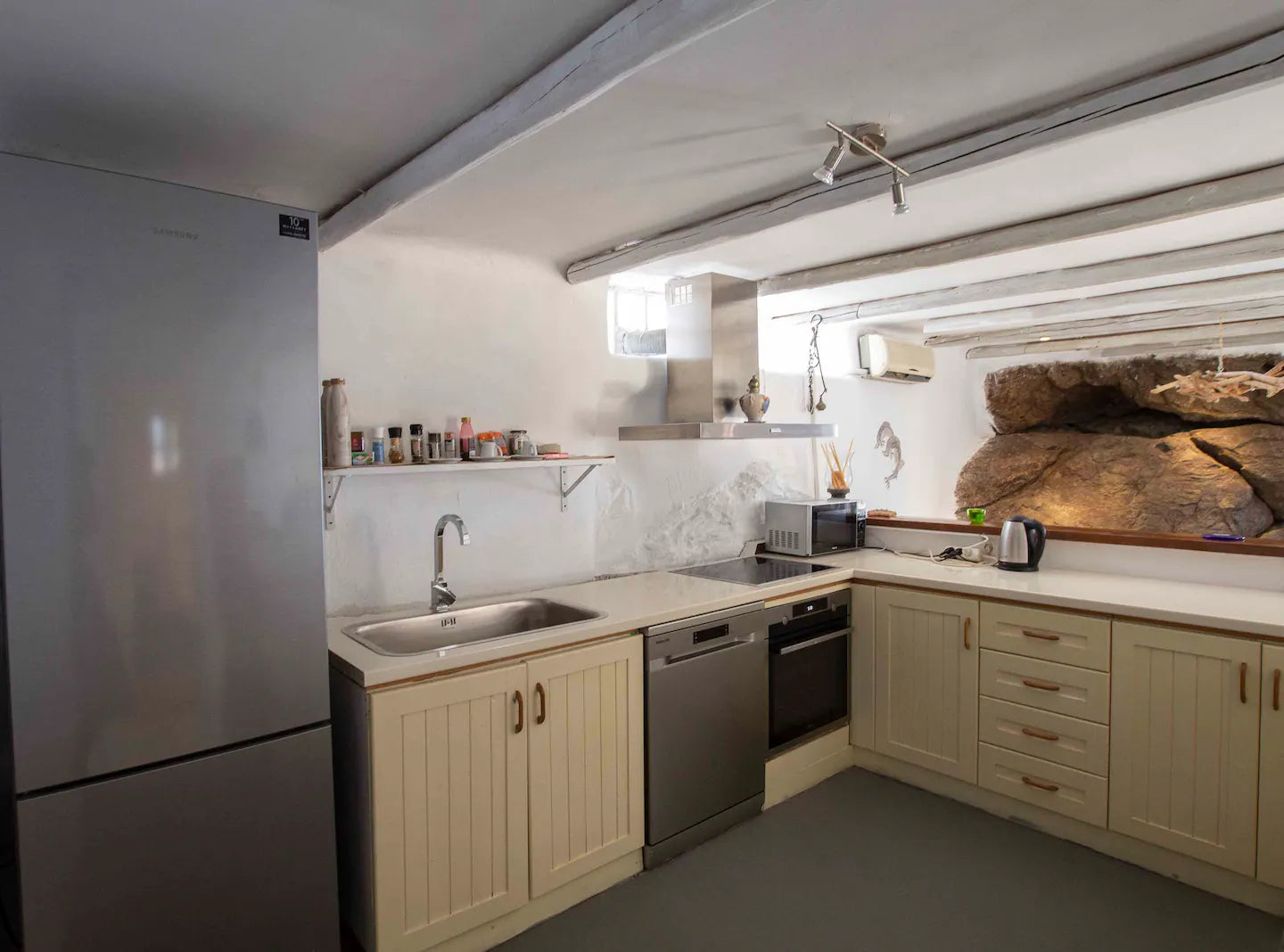 Maera Cabin